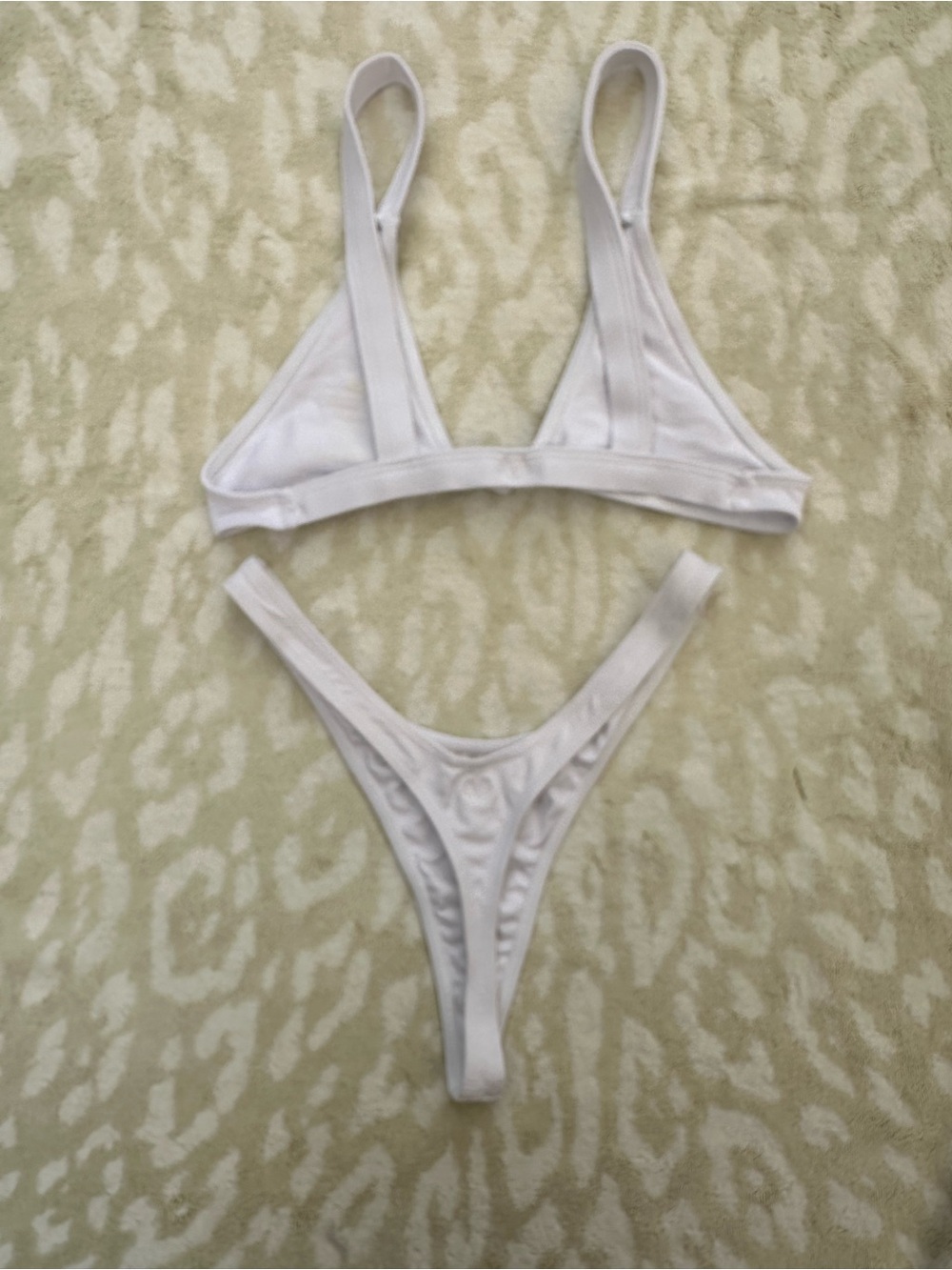 Minimale Animale White Knot Front Bikini Top & thong Bottom set - Picture 5 of 6